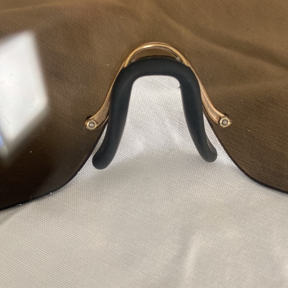 💯 % Authentic Vintage FENDI Sunglasses (Circa 90’s) - Picture 15 of 16